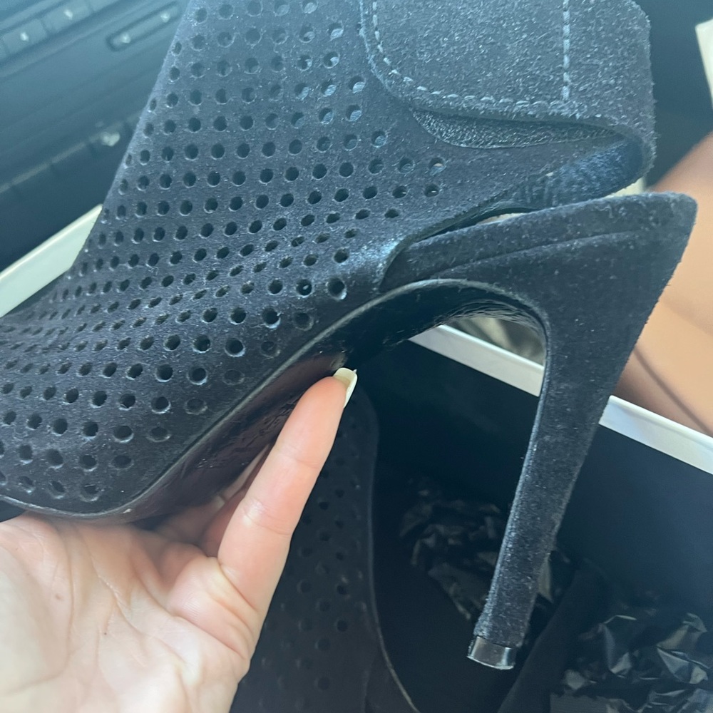 💕Gorgeous pair of sexy Pedro Garcia suede Sofia Peep sandals! WORN ONCE